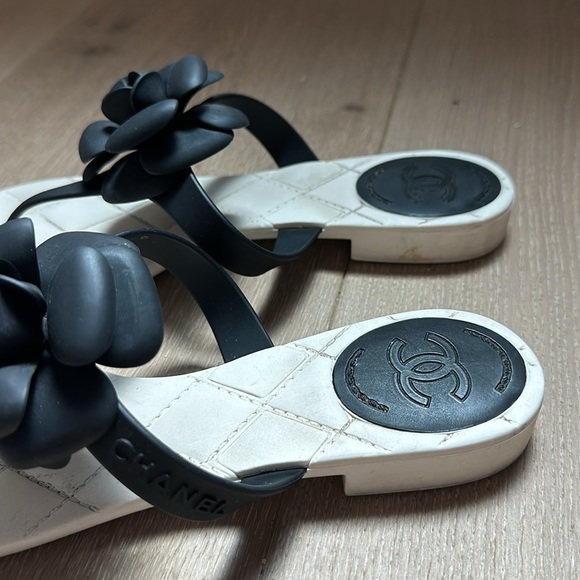 Chanel Camelia Thong Sandals in Black and White, Size EU 40 - Picture 7 of 9